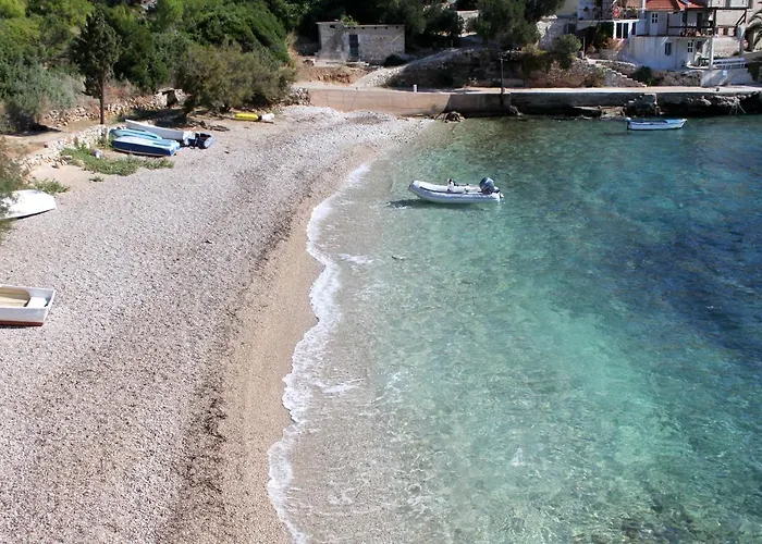 Secluded Fisherman's Cove Tvrdni Dolac, Hvar - 18006 * Gdinj